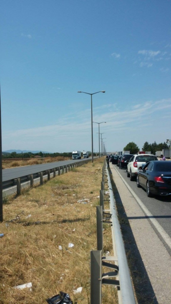 Okurumuz Uğur Bekdemir yolda çektiği fotoğrafla Edirne Kapıkule arasında ağaçlandırma çalışmasının olmadığını gösterdi.