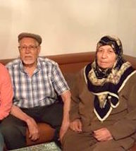 Ulm'den Stuttgart'a giden yaşlı yolcular, mağdur olduklarını bildirdiler. Onlar şimdi Türk Hava Yolları ile Türkiye'ye uçacaklar.
