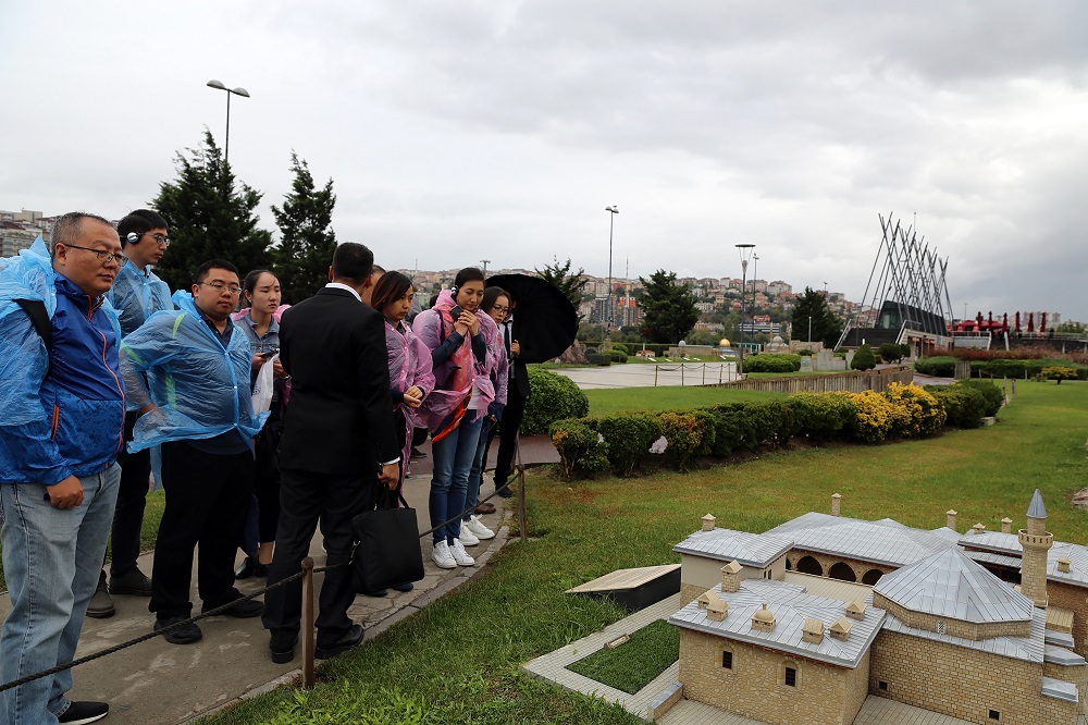 Çinli gazeteci ve sosyal medya fenomenleri