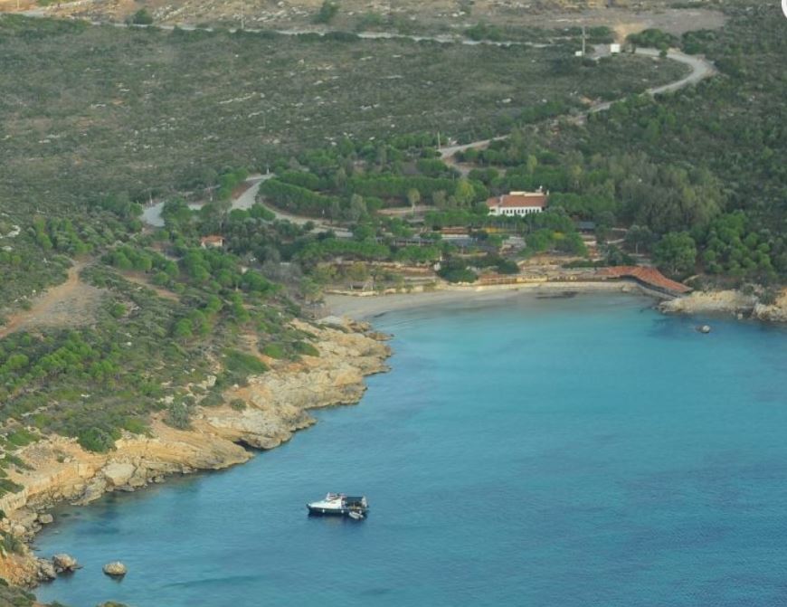Ekmeksiz plajı