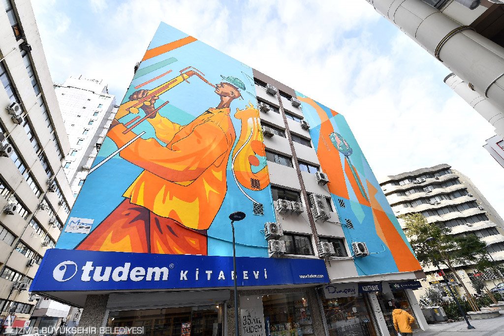 İzmir'de duvarlar rengarenk 