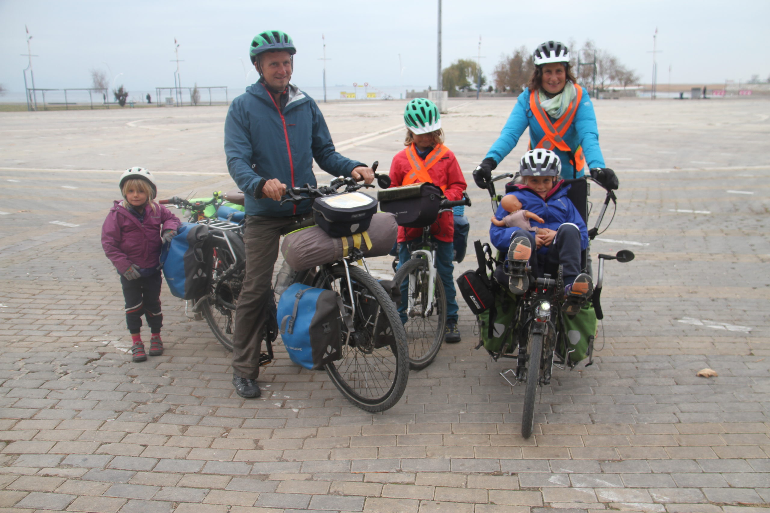 Bisikletle Avrupa Ve Asya Turuna Kan Frans Z Aile Konya Da Mola Verdi