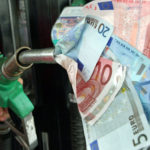 Maaşınla kaç litre benzin alabiliyorsun?