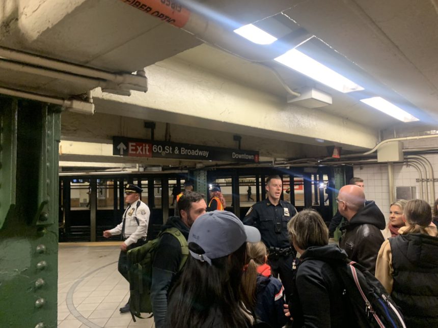 ABD'de kıyafeti metronun kapısına sıkışan genç öldü