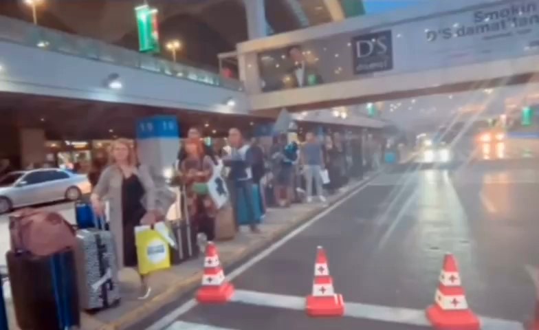 Sabiha Gökçen Havalimanı'nda taksi krizi: “Vatandaşa hizmet mi, eziyet mi”