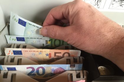 Hollanda'da dar gelirliye 1300 Euro yardım