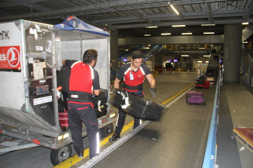 İstanbul Havalimanı'nda bagajların yolcuya ulaşma süresi açıklandı