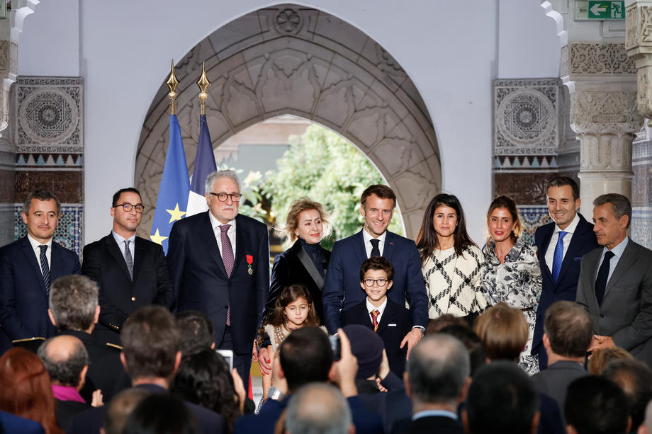 Macron, Paris’teki Büyük Camii’yi ziyaret etti