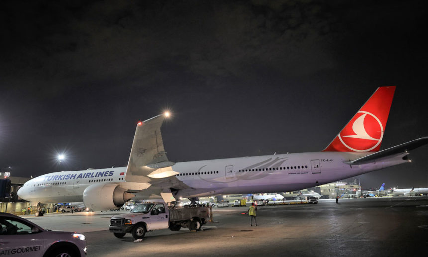 THY uçağında olay çıkaran yolcu gözaltına alındı