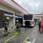 Almanya'da belediye otobüsü iş yerine daldı 5 yaralı