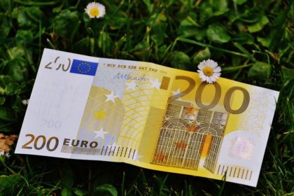 Almanya’dan gençlere 200 Euro hediye