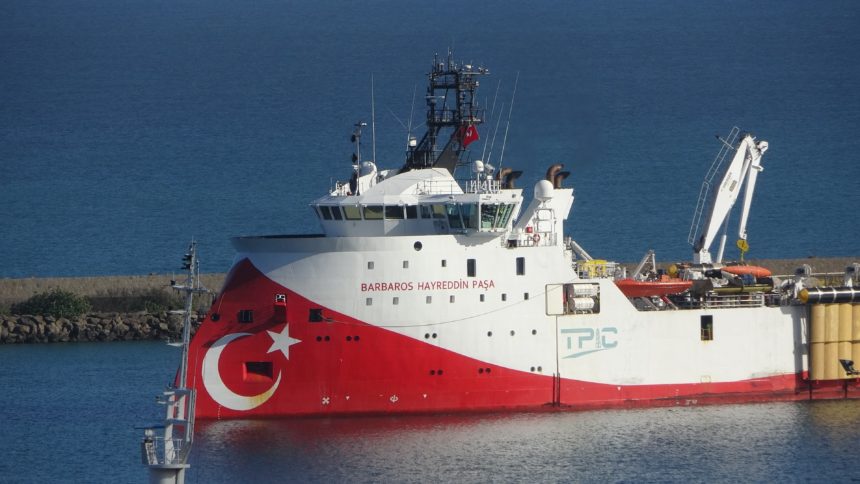 Bu gemi Karadeniz’de petrol ve doğalgaz arayacak