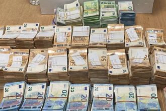 Bulgaristan Türkiye’ye giden araçta 1 milyon Euro yakalandı
