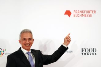 Eşine torpil yapmakla suçlanan Frankfurt Belediye Başkanı görevden alındı