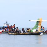 Yolcu uçağı göle düştü: 19 can kaybı