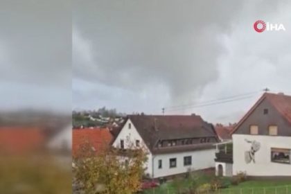 Almanya'da hortum: 50 evde hasar var