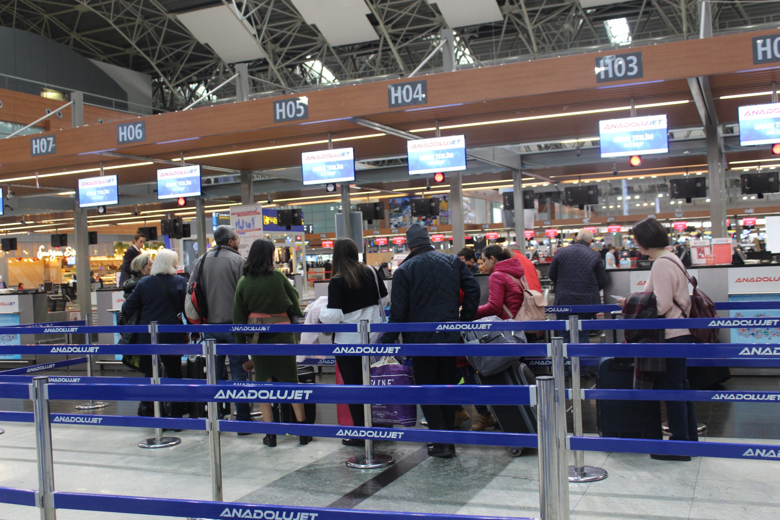 Türkiye’nin en büyük ikinci uluslararası havalimanı olan Sabiha Gökçen’e yurt dışından gelen yolcu sayısı, 29 bin 162 kişiye ulaşarak tarihi bir rekor kırdı.