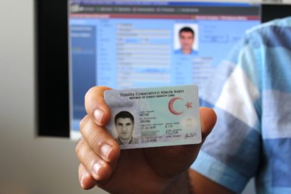 Gurbetçiler dikkat: Kimliklerinizi değiştirdiniz mi?