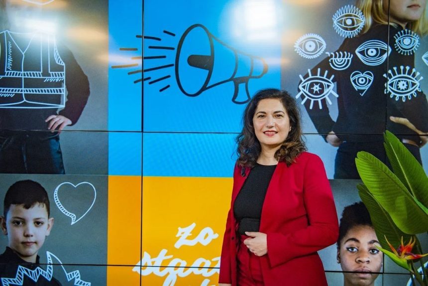 Hollanda'nın Türkiye kökenli ilk kadın belediye başkanı görevine başladı