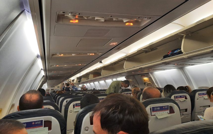 Türk Hava Yolları uçağında "inatçı yolcu" kavgası