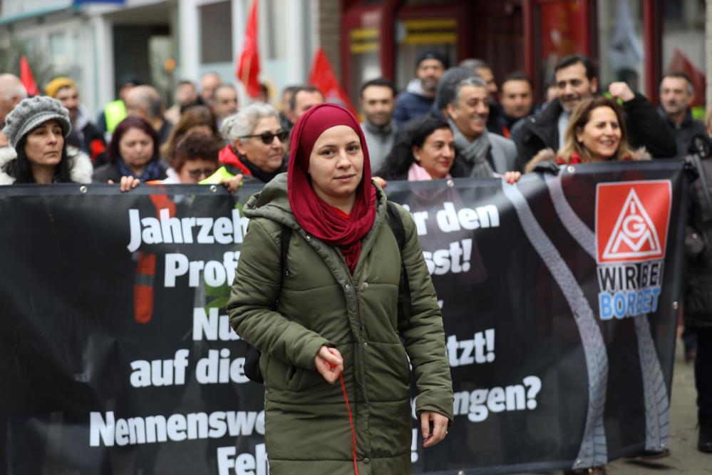 Almanya'da işten çıkarılan Türk işçilerden eylem