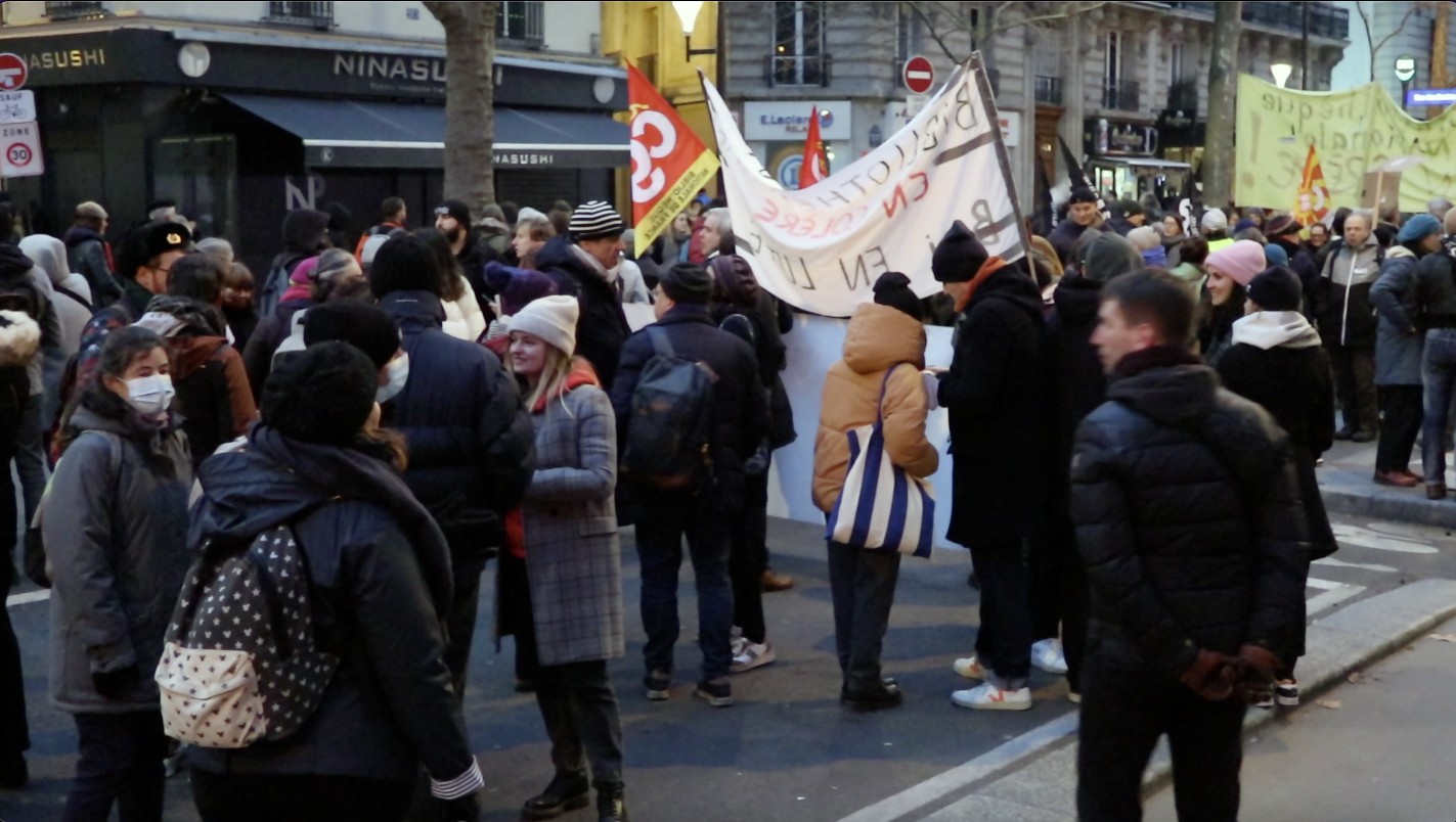 Fransa'da binlerce kişi emeklilik yaşını protesto etti