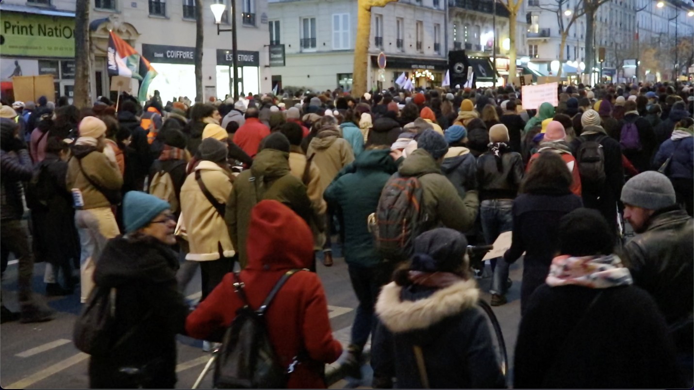 Fransa'da binlerce kişi emeklilik yaşını protesto etti