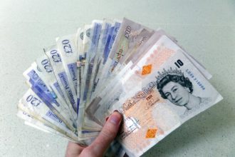 İngiltere düşük gelirlilere 900 Sterlin maddi destek