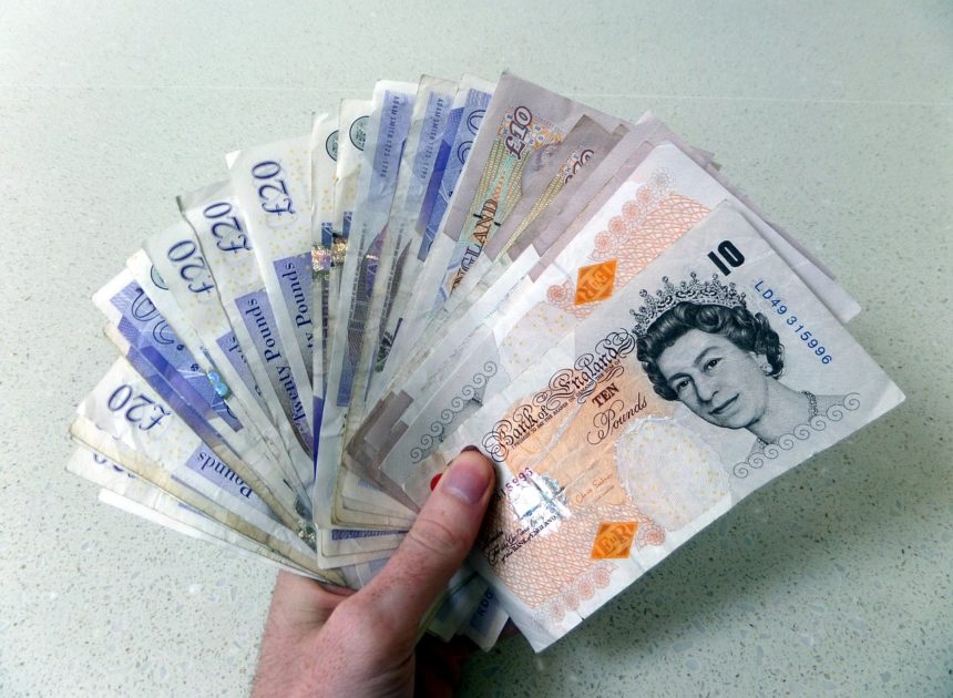 İngiltere düşük gelirlilere 900 Sterlin maddi destek
