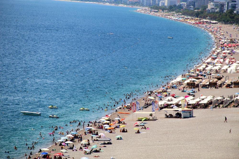 Pandemide dışarı çıkamayan turistler, tatil için Türkiye’ye akın ediyor