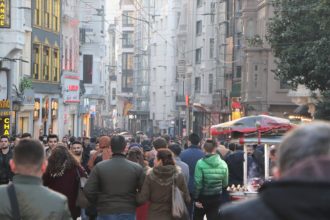 Türkiye'de kalabalık yerlerden uzak durun uyarısı