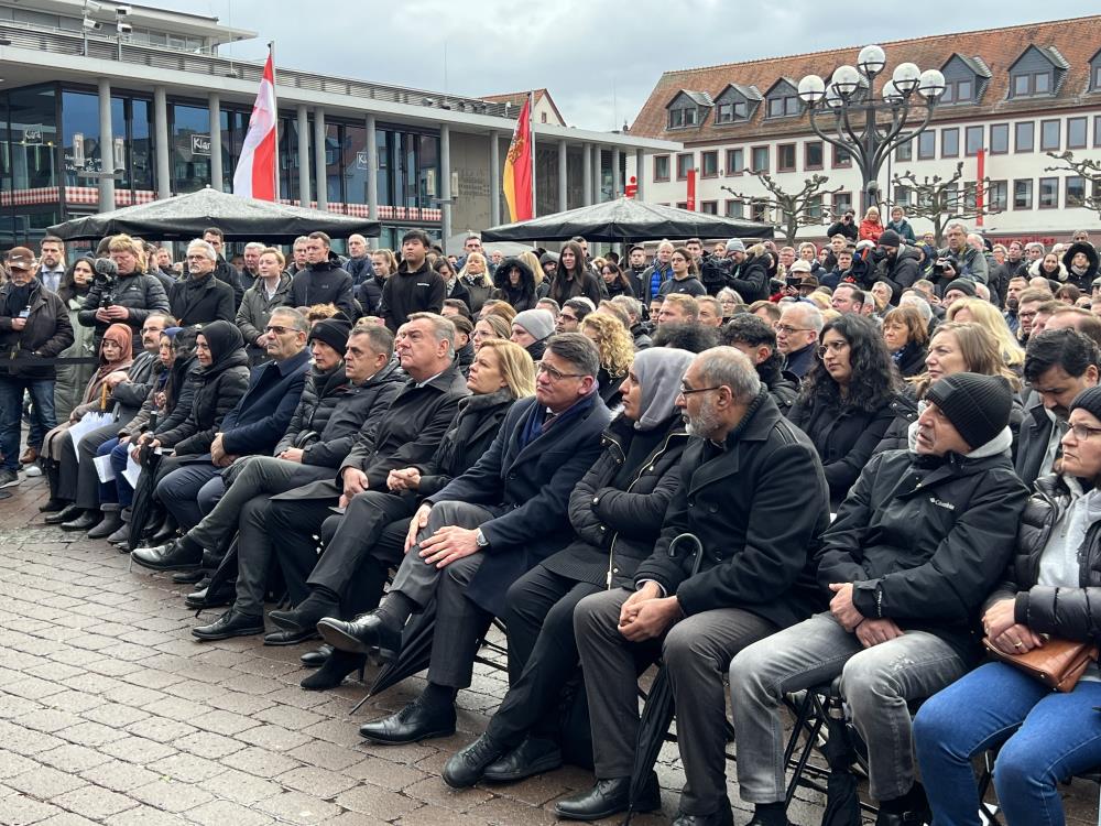 Almanya'da Hanau'daki ırkçı saldırının kurbanları unutulmadı