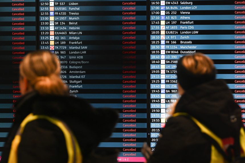 Almanya'da yüzlerce uçuş iptal olacak