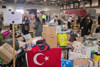 Belçika'daki Türkler depremzedeler için seferber oldu