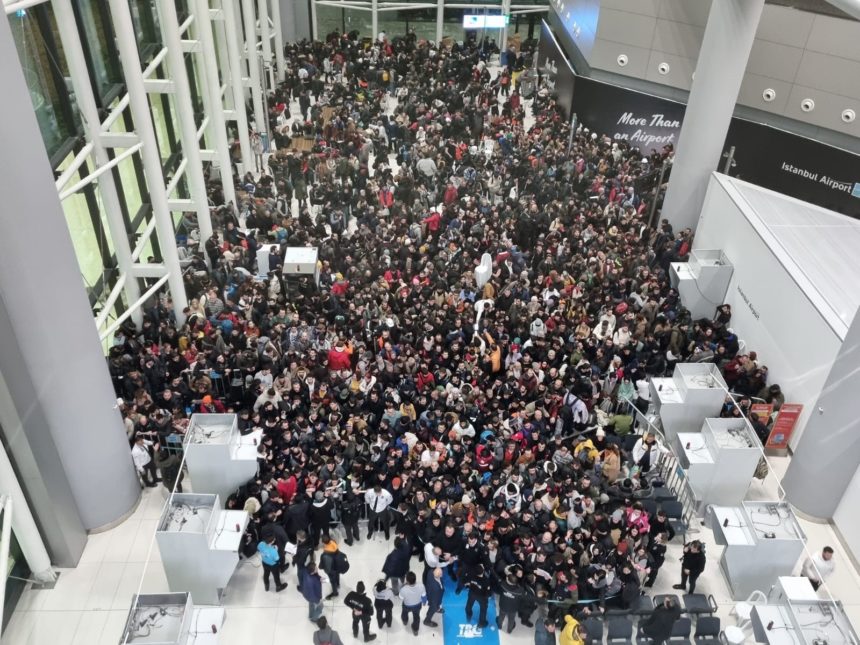 Gönüllüler İstanbul Havalimanı’na akın ettiler