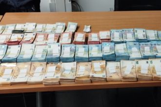 Türkiye’ye giden araçta yine binlerce Euro yakalandı