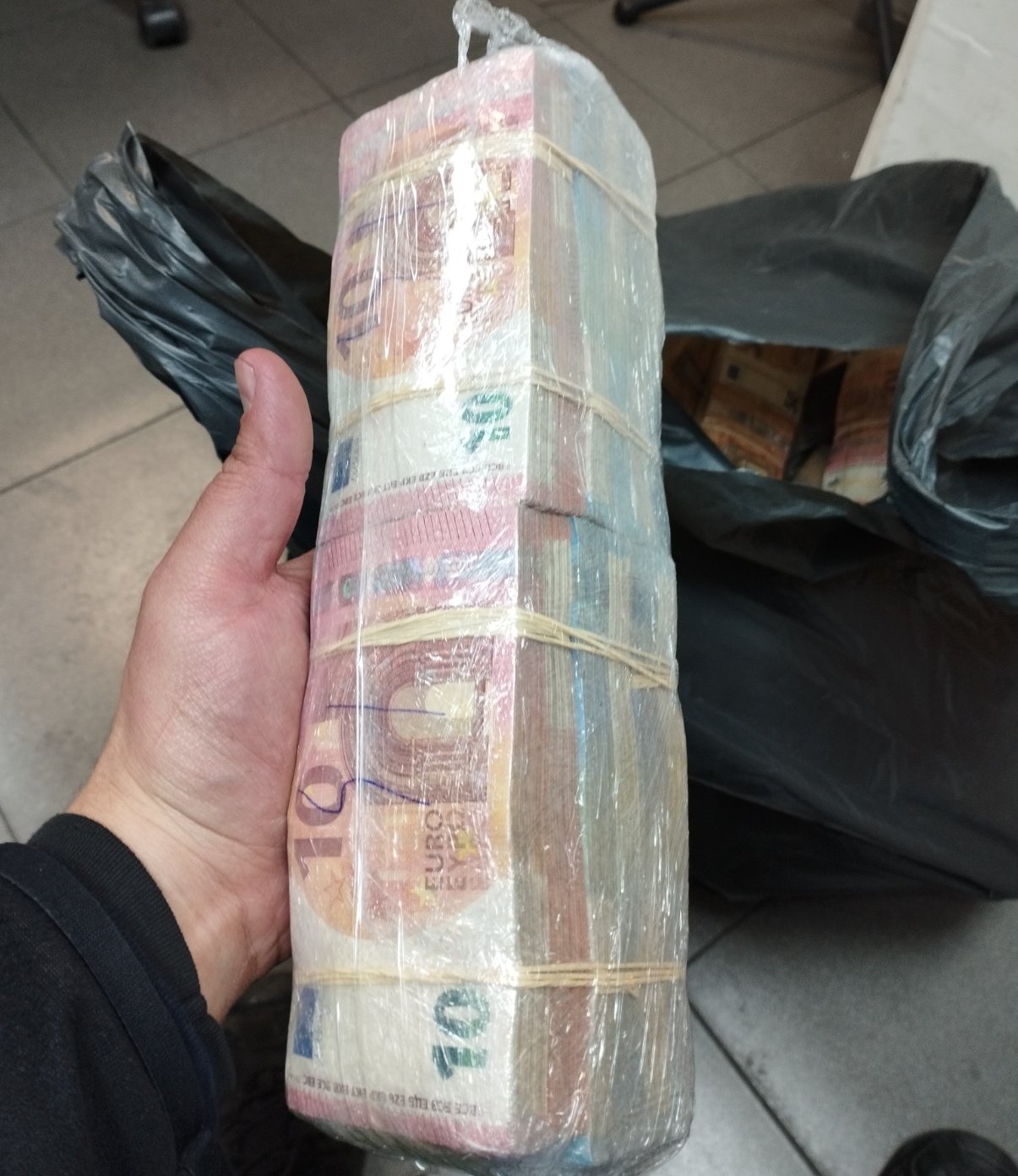 Bulgaristan gümrüğünde kaptırdığı paraya bakın