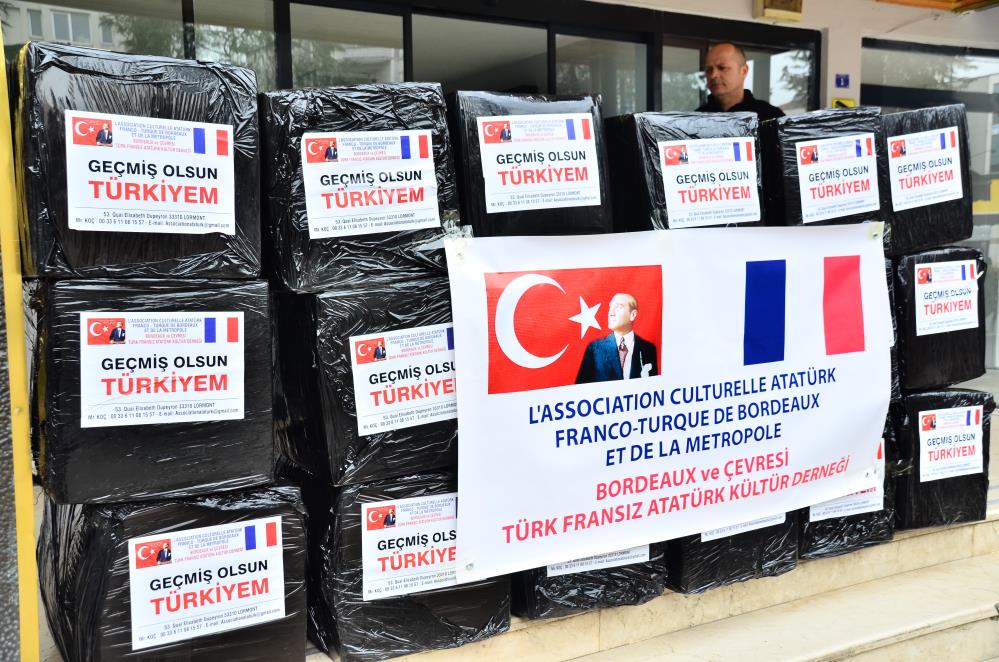 Fransa'dan gelen gurbetçi, depremzedelere yardım gönderdi