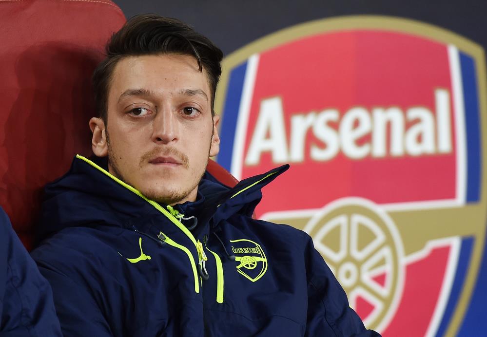 Mesut Özil futbolu bıraktı