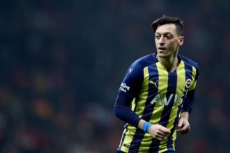 Mesut Özil futbolu bıraktı