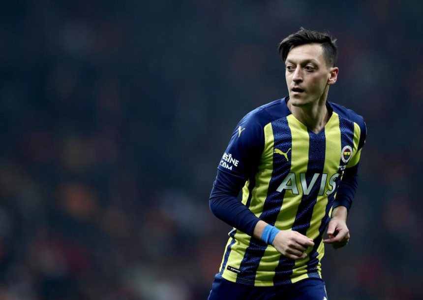 Mesut Özil futbolu bıraktı