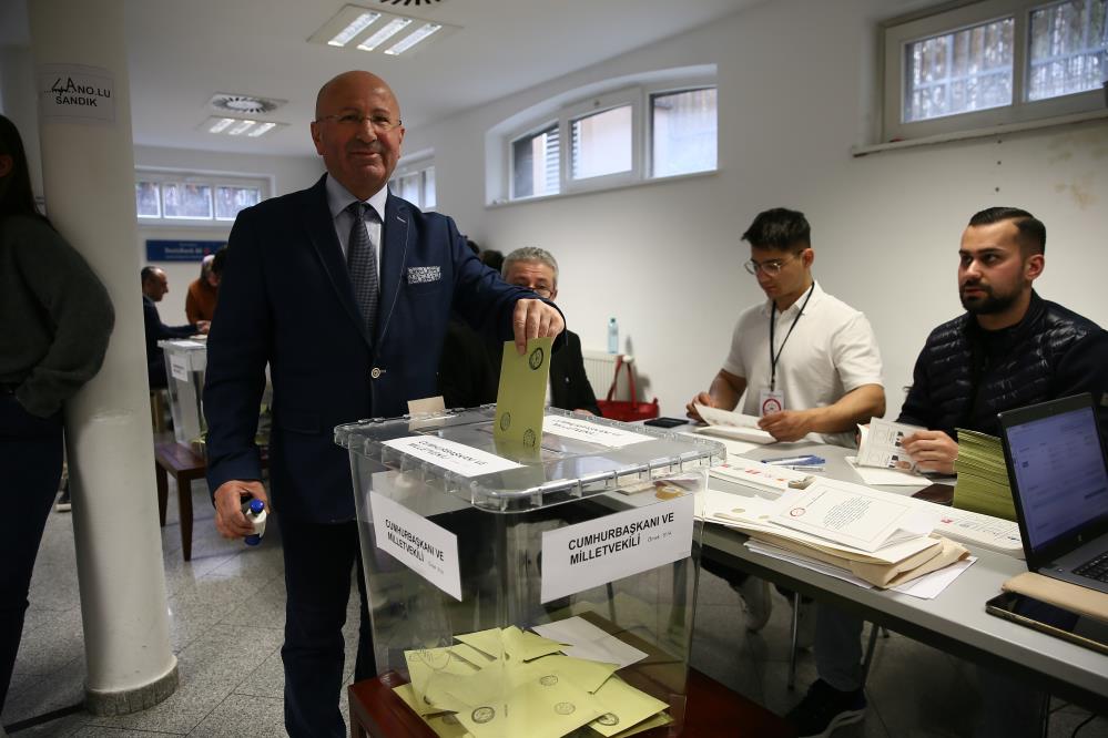 Avusturya'daki Türkler oylarını kullanıyor