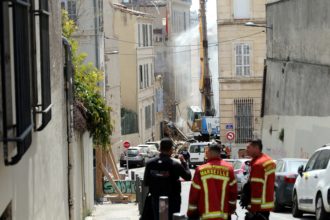 Fransa'da binalar art arda çöktü