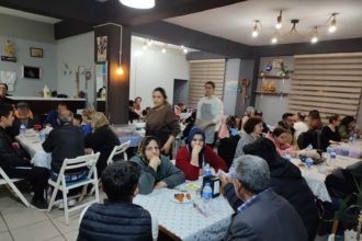 Hayırsever gurbetçi 130 kişiye restoranda iftar yaptırıyor