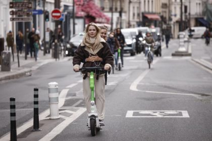 Paris'te elektrikli scooter kullanımı yasaklandı