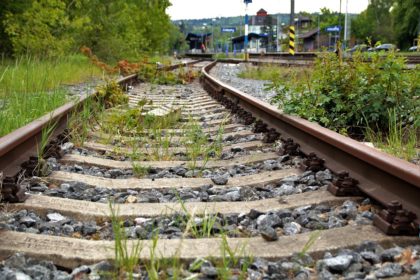 Almanya'da tren hemzemin geçitteki aracı biçti: 3 ölü