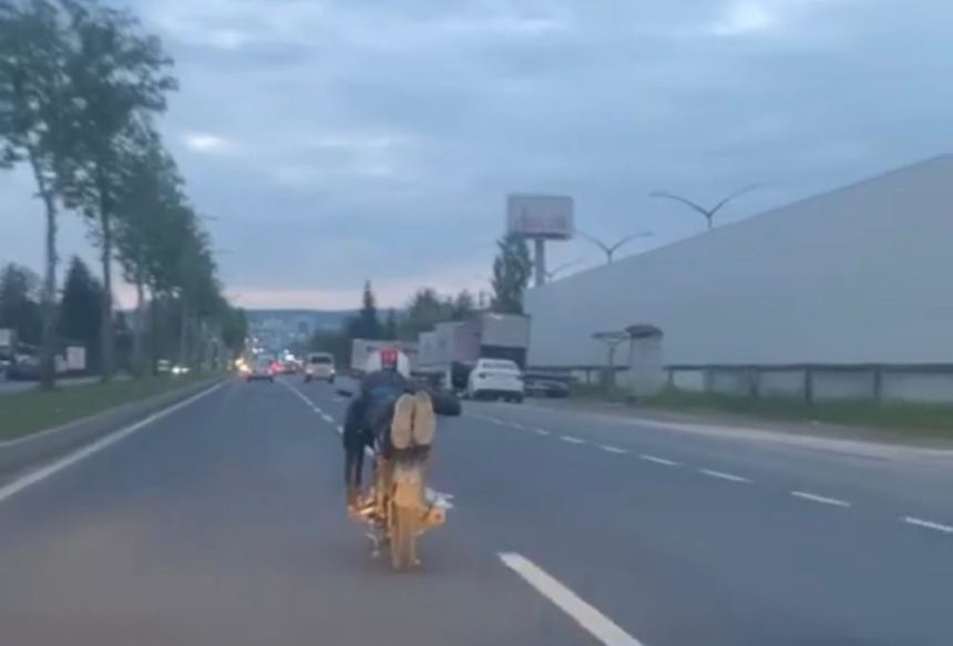 Motosiklet sürücüsü herkesin hayatını tehlikeye attı