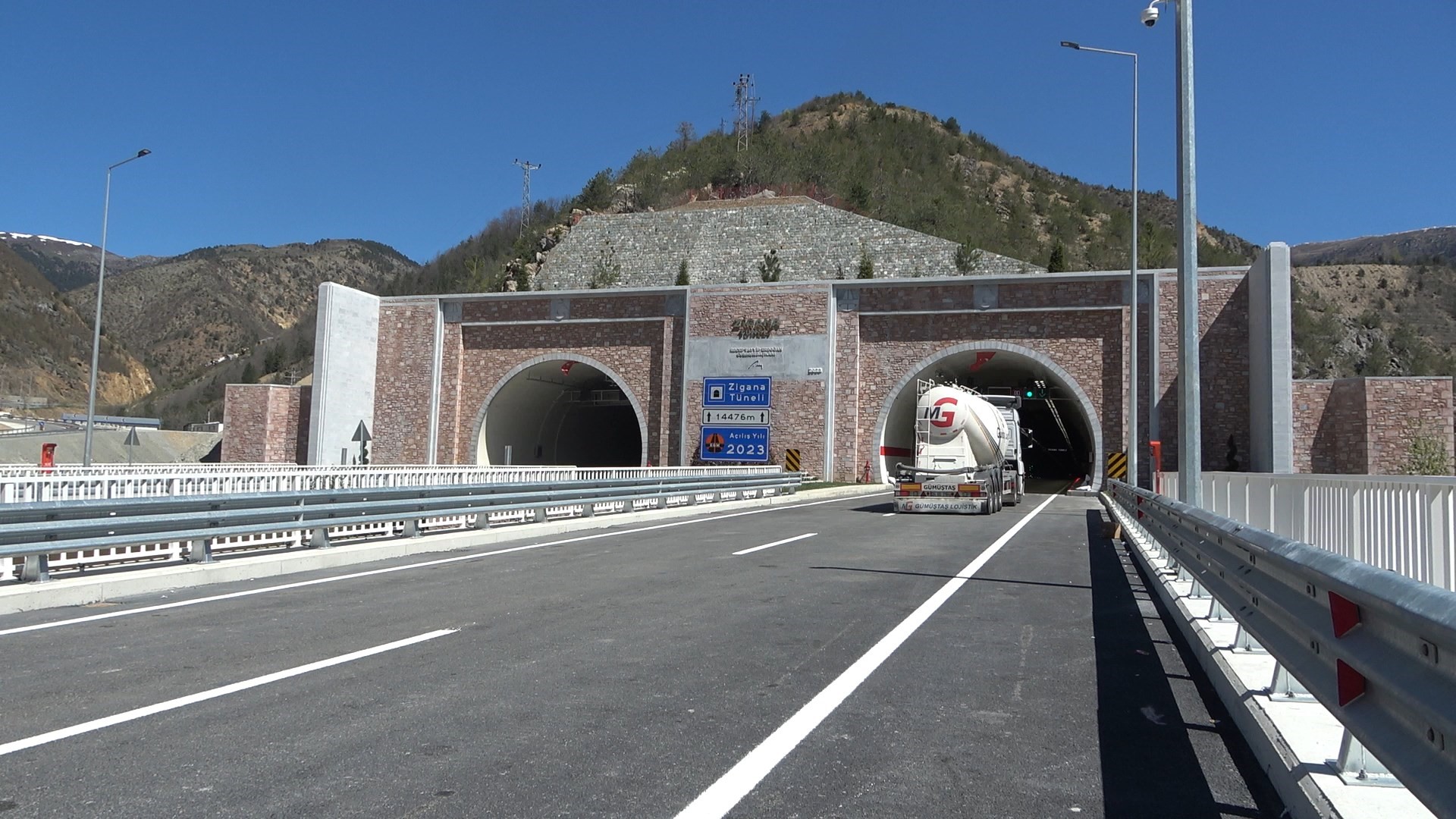Türkiye'nin ve Avrupa'nın en uzun tüneli açıldı 