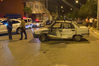 Edirne'de ilginç kaza Kazaya karışan iki sürücü kaçtı
