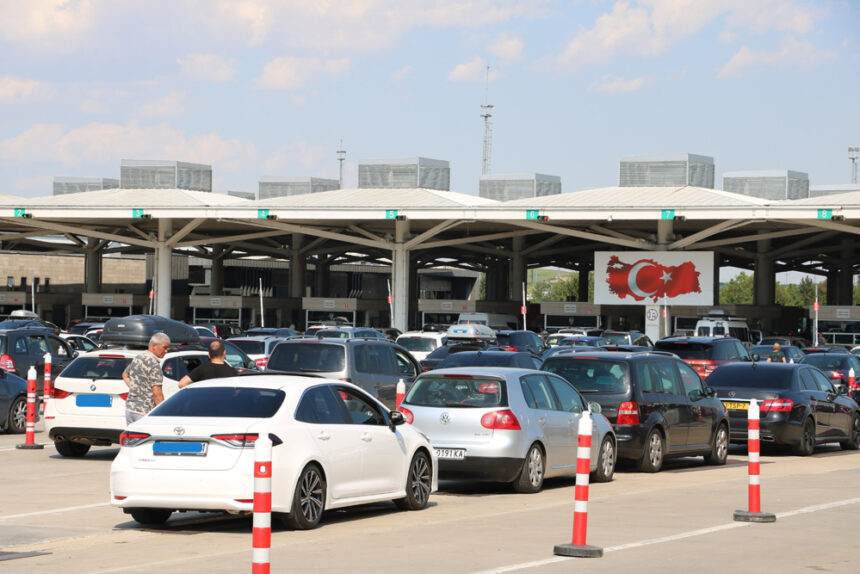 Gurbetçilerin otomobilini kullanan yanıyor